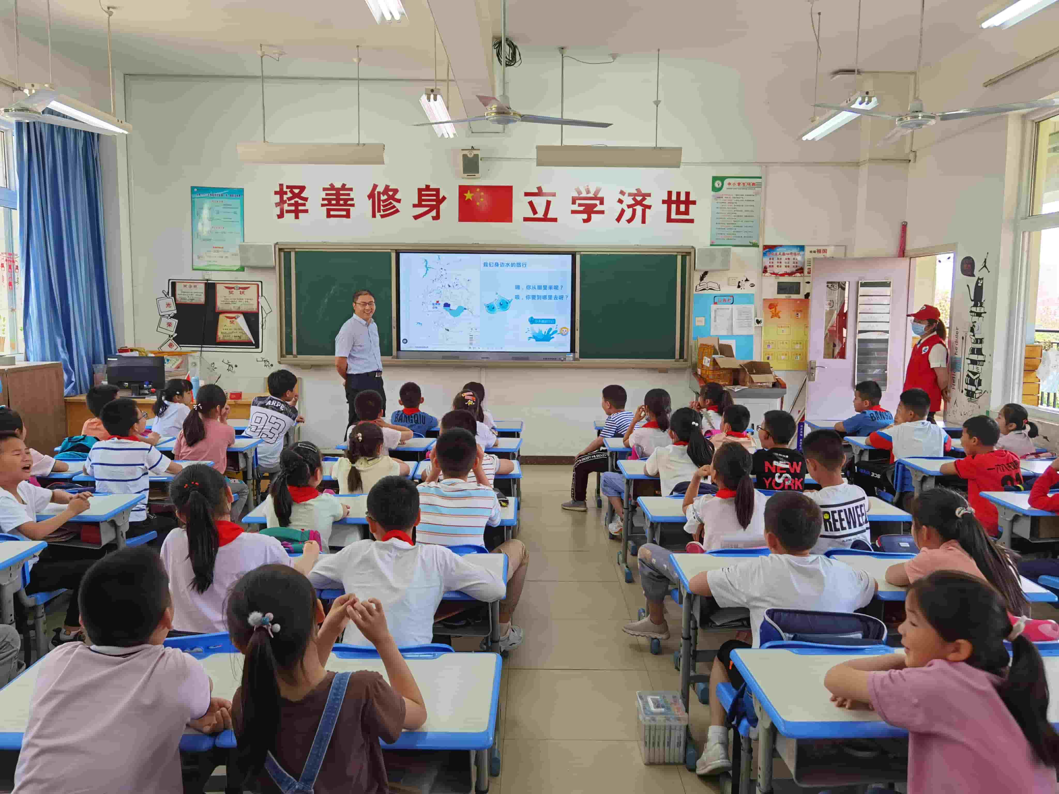 2021年6月4日，奇异果（中国）QIYIGUO官方网站志愿团队枪王一六八玫瑰园小学开展“青春志愿行，环保进课堂”活动（2）